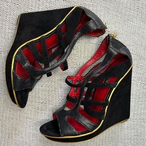 Charles Jourdan Paris black / gold wedges (9)